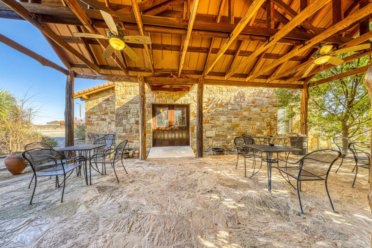 The Olive @ Mendelbaum Winery Guest Cabins Hotel Fredericksburg Eksteriør billede