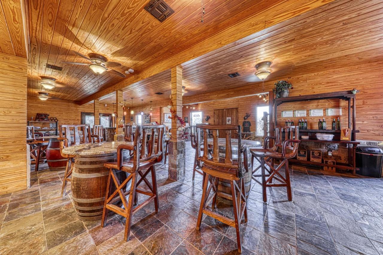 The Olive @ Mendelbaum Winery Guest Cabins Hotel Fredericksburg Eksteriør billede