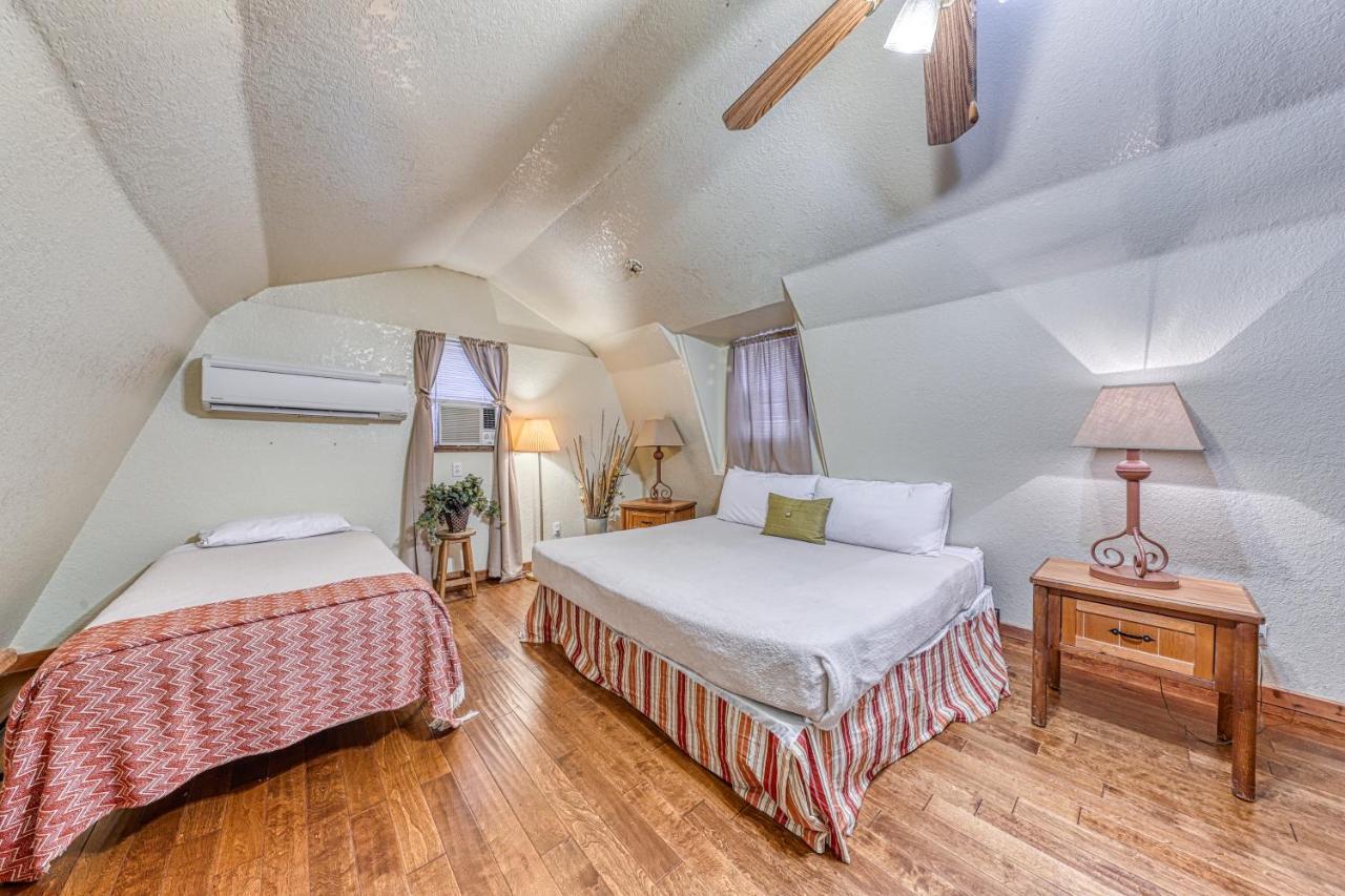 The Olive @ Mendelbaum Winery Guest Cabins Hotel Fredericksburg Eksteriør billede